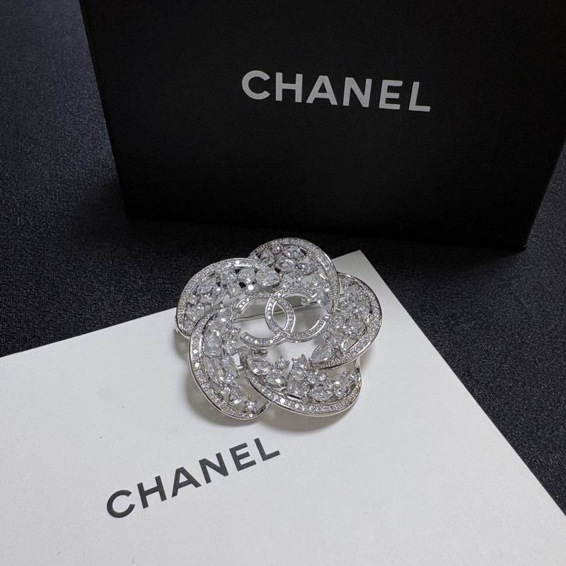 Chanel Brooch 05yxs80